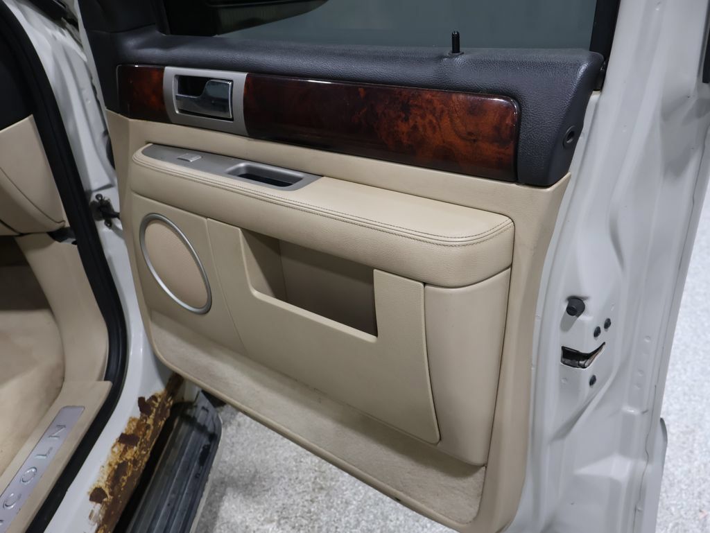 Used 2006 Lincoln Navigator Luxury AWD/4WD image 27