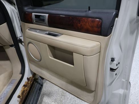 Used 2006 Lincoln Navigator Luxury image 27