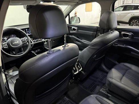Used 2022 Kia Sorento EX w/ Panoramic Sunroof Package image 30