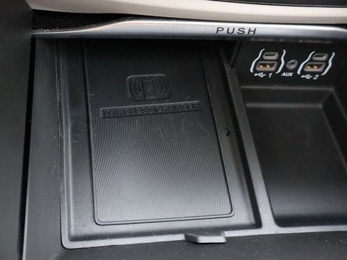 Used 2022 Chrysler Pacifica Limited image 21