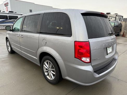 Used 2016 Dodge Grand Caravan SE image 5