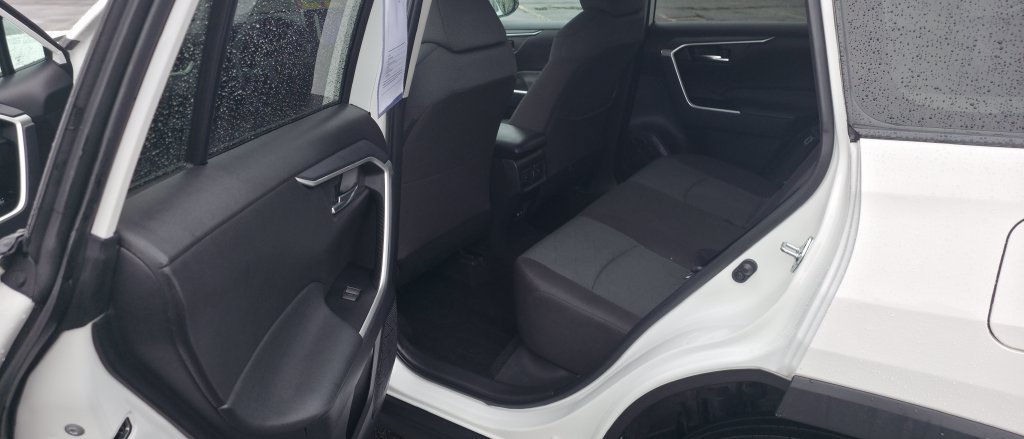 Used 2025 Toyota RAV4 XLE AWD/4WD image 25