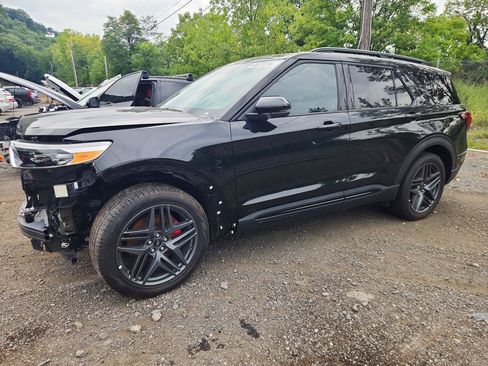 Used 2025 Ford Explorer ST AWD/4WD image 3