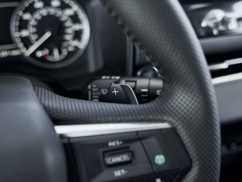 Used 2025 Mitsubishi Outlander SE image 39