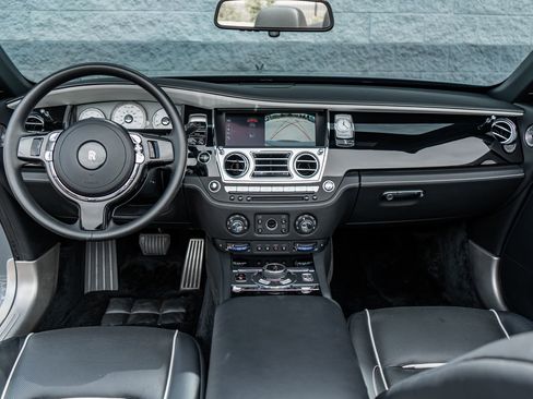 Used 2020 Rolls-Royce Dawn RWD image 4