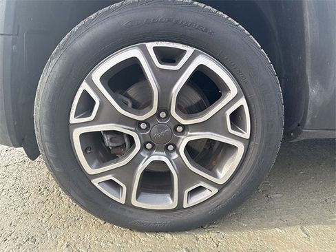 Used 2016 Jeep Renegade Limited image 8