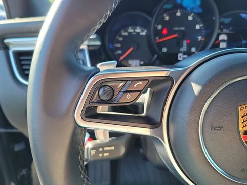 Used 2018 Porsche Macan AWD/4WD image 17