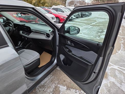 Used 2025 Chevrolet TrailBlazer LT w/ LT Cold Weather Package image 15