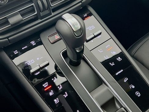 New 2026 Porsche Macan S image 18