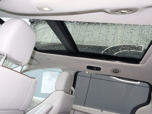 Used 2020 Chrysler Pacifica Limited image 10