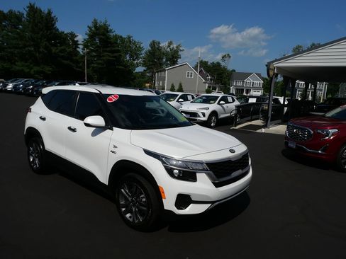 Used 2021 Kia Seltos LX AWD/4WD image 2