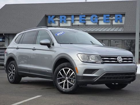 Used 2021 Volkswagen Tiguan SE image 3