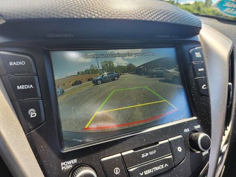 Used 2017 Hyundai Veloster Value Edition FWD image 17