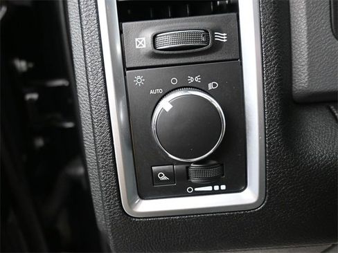 Used 2020 RAM 1500 Classic SLT image 15