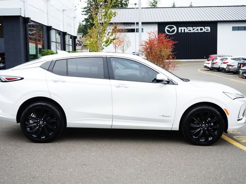 Used 2024 Buick Envista Avenir image 2