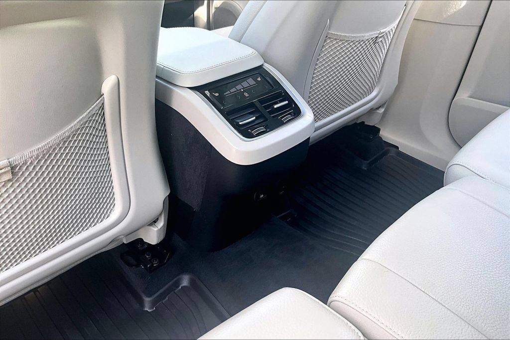 Used 2025 Volvo XC90 B6 Plus w/ Protection Package Premier AWD/4WD image 31