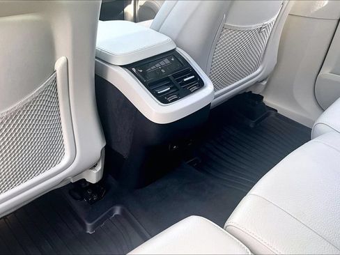 Used 2025 Volvo XC90 B6 Plus w/ Protection Package Premier AWD/4WD image 31