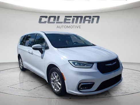 Used 2023 Chrysler Pacifica Touring-L FWD image 23
