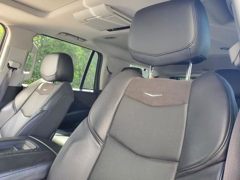 Used 2016 Cadillac Escalade Luxury AWD/4WD image 21