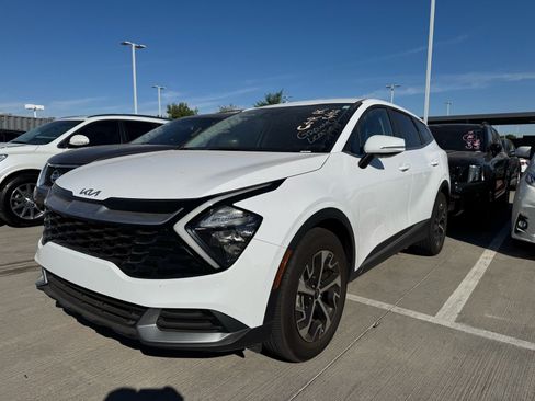 Certified 2023 Kia Sportage EX FWD image 2