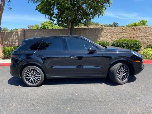 Used 2022 Porsche Cayenne AWD/4WD image 7
