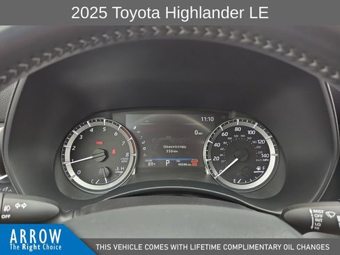Used 2025 Toyota Highlander LE FWD image 26
