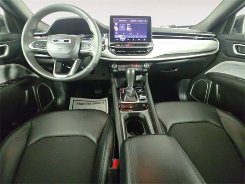 Used 2024 Jeep Compass Latitude image 10