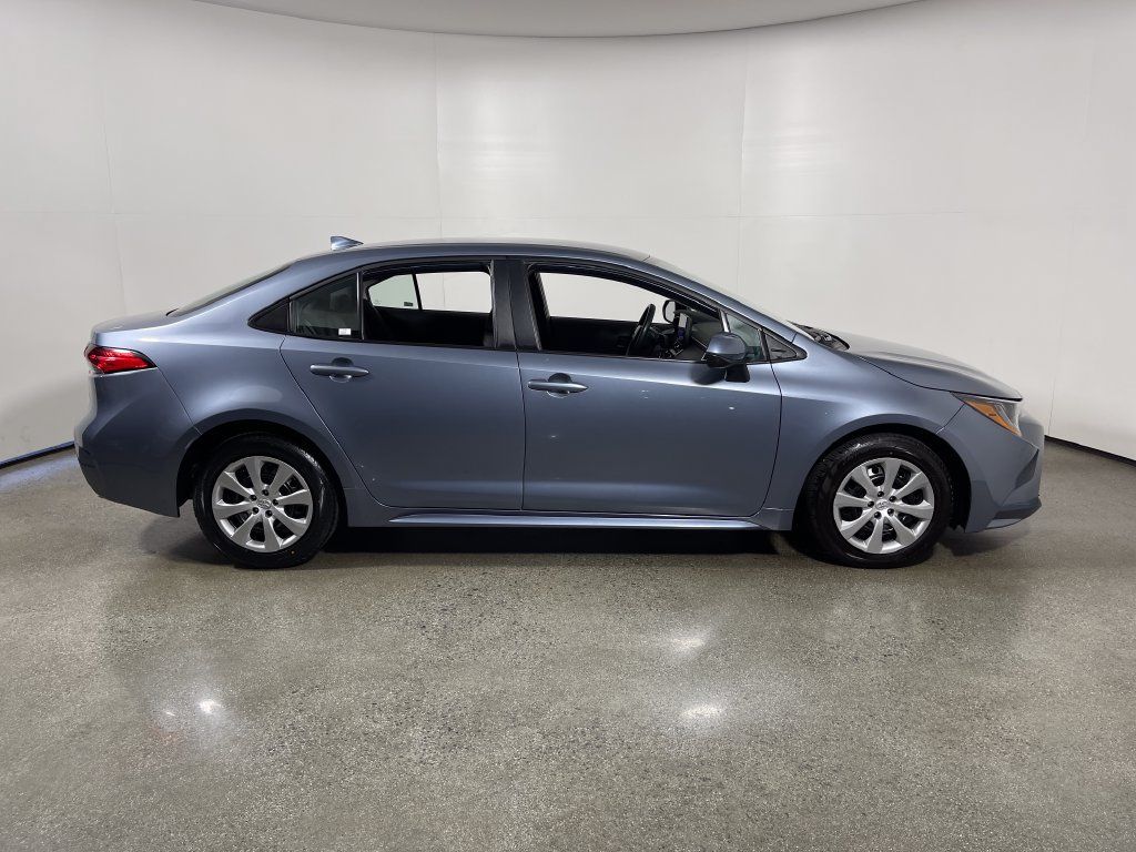 Certified 2025 Toyota Corolla LE FWD image 2