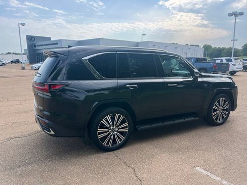 Used 2023 Lexus LX 600 4WD w/ Luxury Package image 4