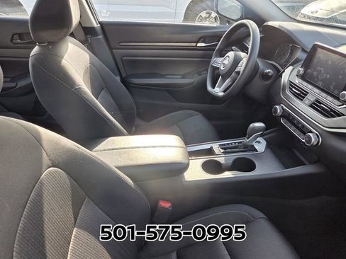 Used 2025 Nissan Altima 2.5 SV FWD image 9