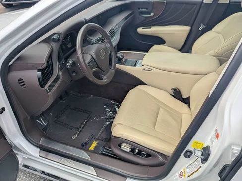 Used 2018 Lexus LS 500 w/ Accessory Package (Z2) RWD image 9