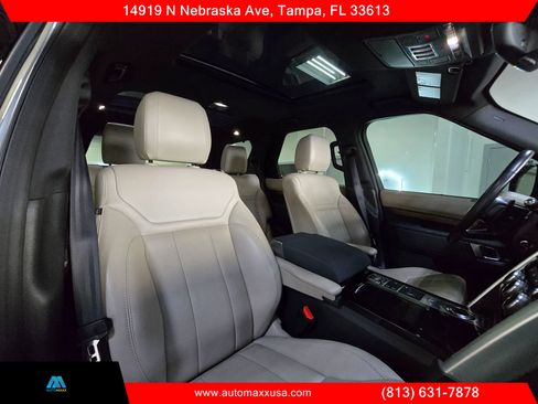 Used 2018 Land Rover Discovery HSE image 36