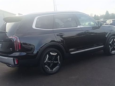 Used 2023 Kia Telluride EX w/ EX Captain's Chair Package image 2