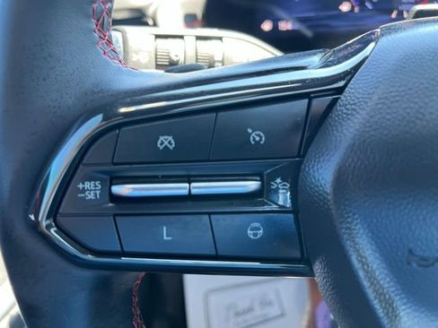 Used 2024 Chevrolet Traverse RS FWD image 40