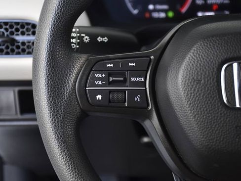 Used 2023 Honda HR-V LX image 8