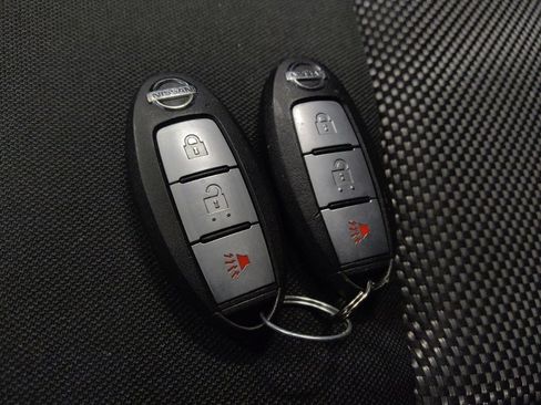 Used 2020 Nissan Pathfinder S AWD/4WD image 32