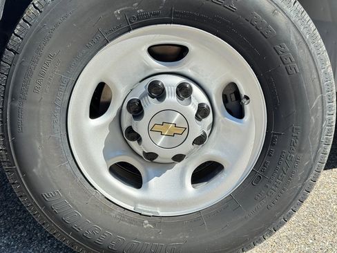 New 2025 Chevrolet Express 2500 Work Van w/ Driver Convenience Package image 4
