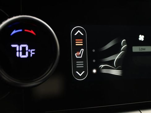 Used 2022 Genesis GV70 2.5T w/ Select Package image 8