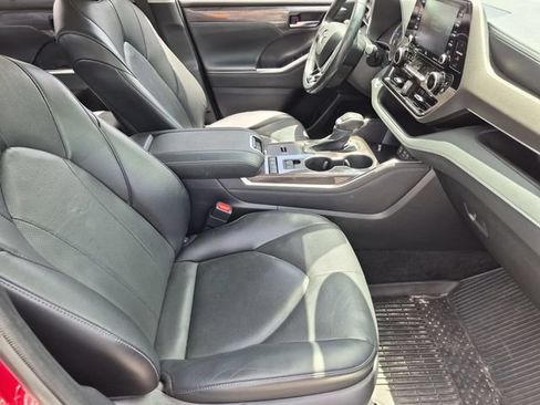 Used 2022 Toyota Highlander Limited FWD image 27