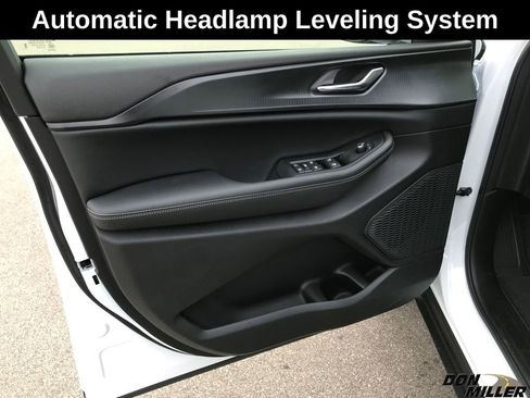 New 2025 Jeep Grand Cherokee L Altitude image 10