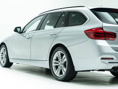 Used 2018 BMW 330i xDrive Wagon AWD/4WD image 19