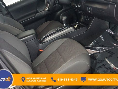 Used 2019 Toyota Tacoma TRD Sport image 8