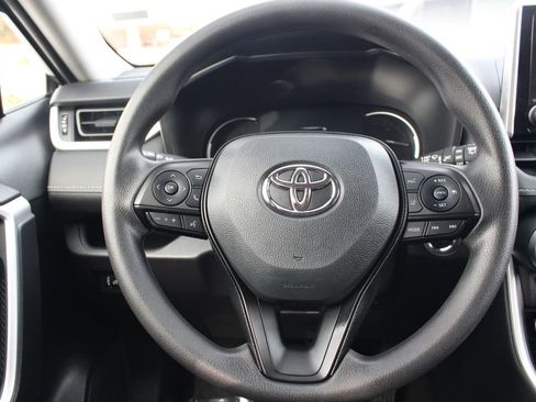 Used 2025 Toyota RAV4 XLE image 17