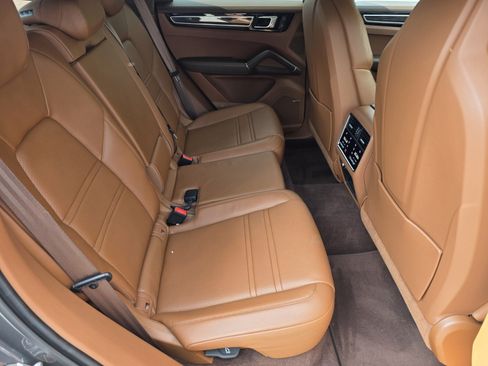 Used 2023 Porsche Cayenne GTS AWD/4WD image 5
