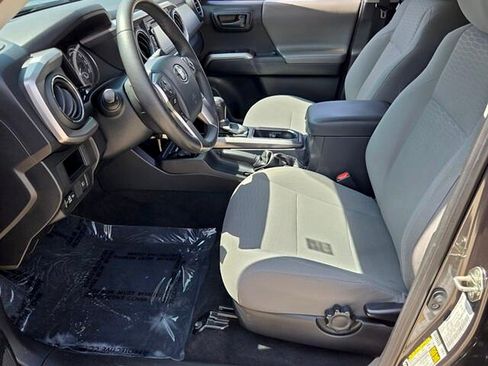 Used 2018 Toyota Tacoma SR5 RWD image 10