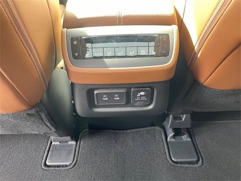 New 2026 Nissan Pathfinder Platinum image 17