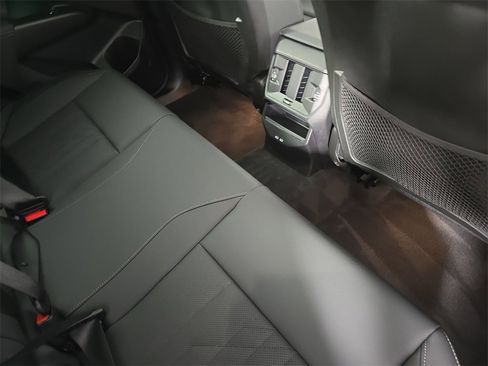 Used 2025 BMW X3 xDrive30i w/ Convenience Package image 12