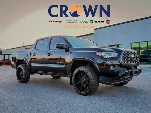 Used 2023 Toyota Tacoma TRD Sport w/ Black Out Package (TMS) image 3