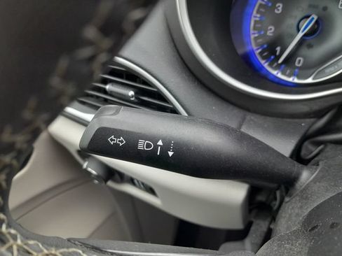 Used 2023 Chrysler Pacifica Touring-L FWD image 16