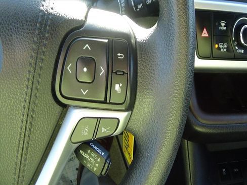 Used 2019 Toyota Highlander LE image 20